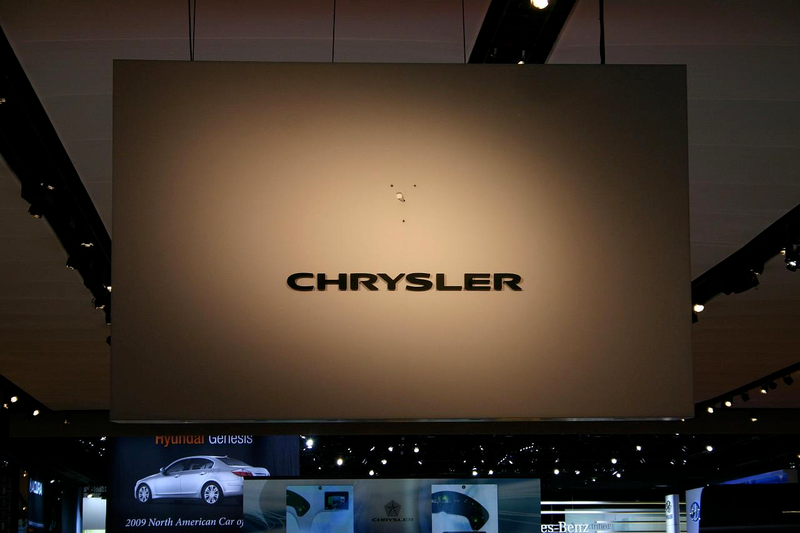 Illustration for article titled Chrysler Sign Almost Decapitates Detroit Auto Show-goer